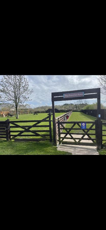Ashford  Tarka Holiday Park מראה חיצוני תמונה